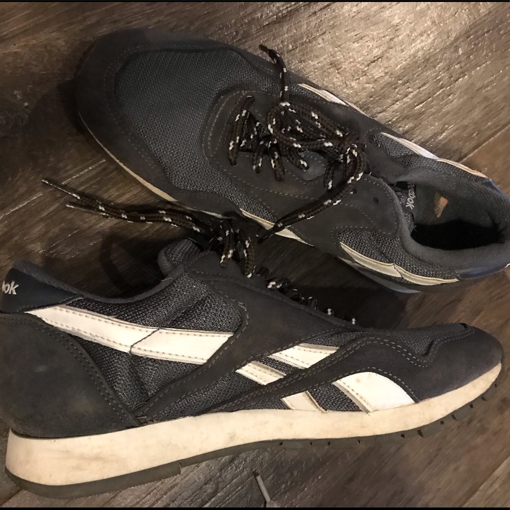 OG Reebok gray sneakers women’s 8/ men’s 6